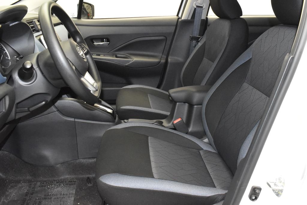 2025 Nissan Versa Sedan SV - Photo 12