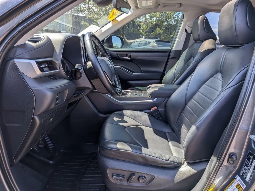 Used 2020 Gray Toyota XLE image 17