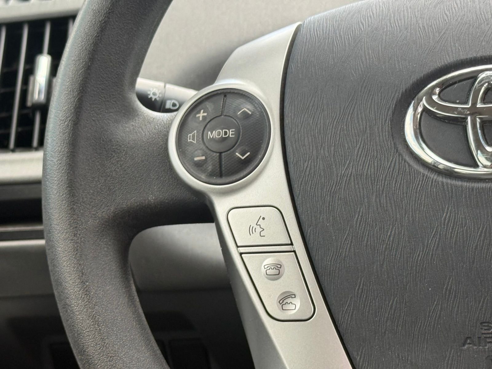 Used 2012 Blue Toyota Three image 27