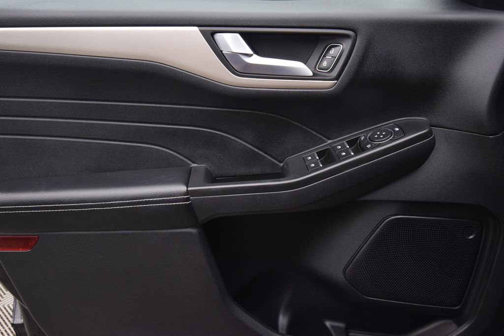 Used 2022 Black Metallic Ford SEL image 25