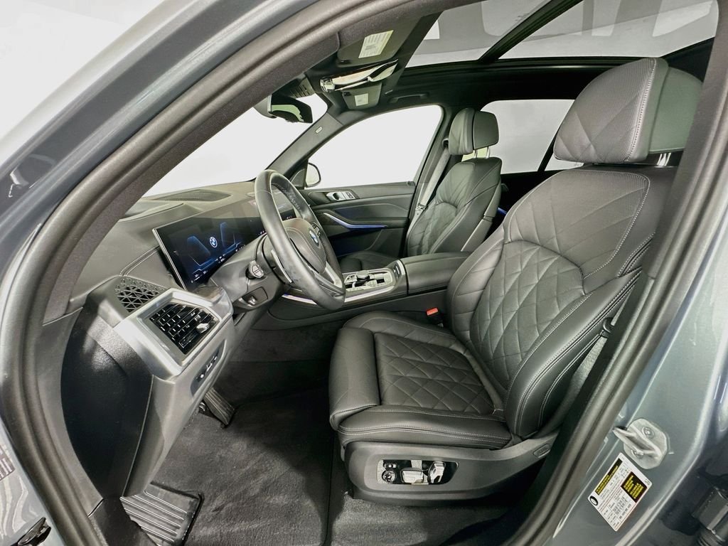 Used 2025 Gray BMW sDrive40i image 21