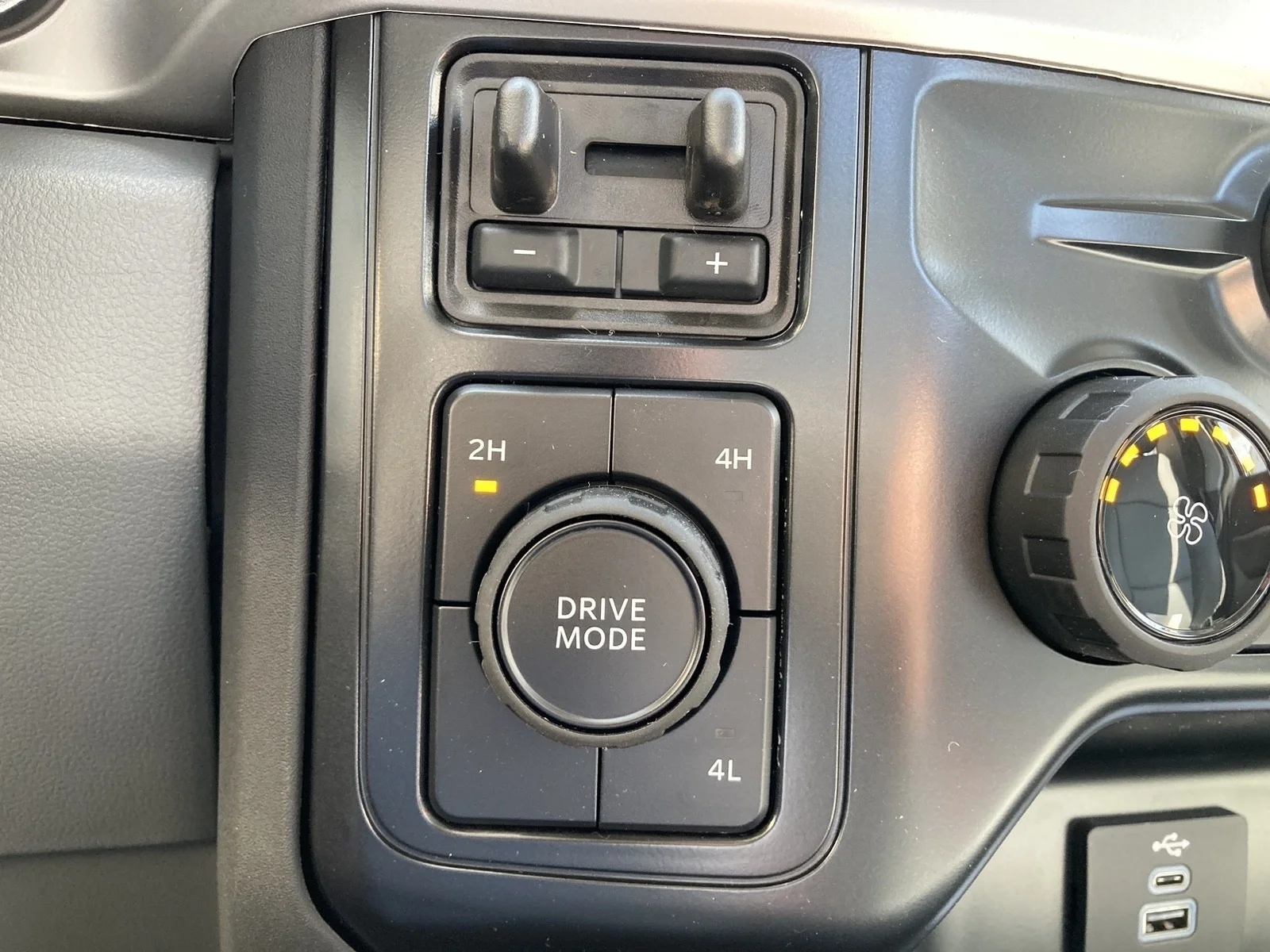 New 2026 Oxford White Ford F-600® XL image 20