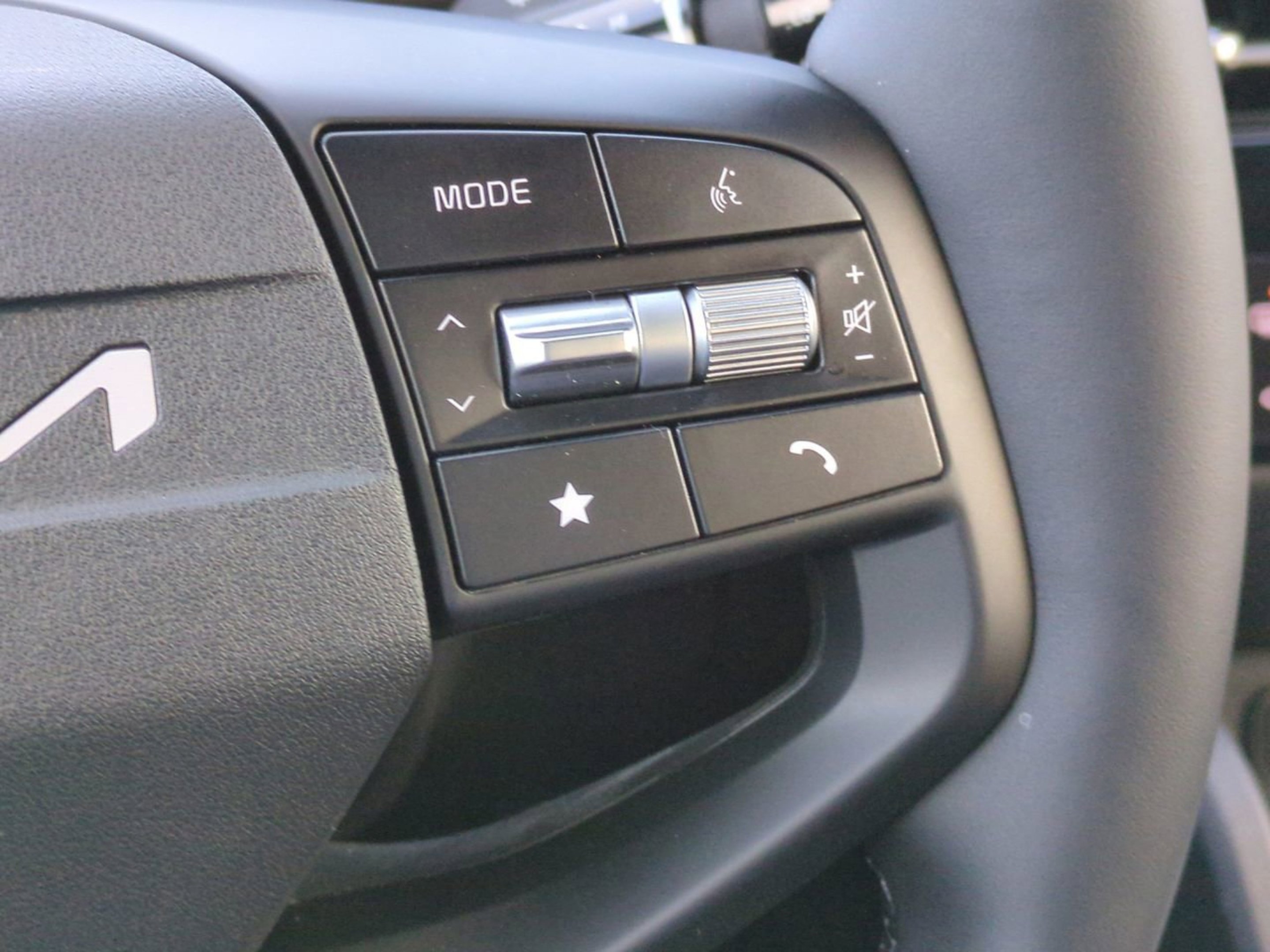 New 2026 Glacial White Pearl Kia EX image 30