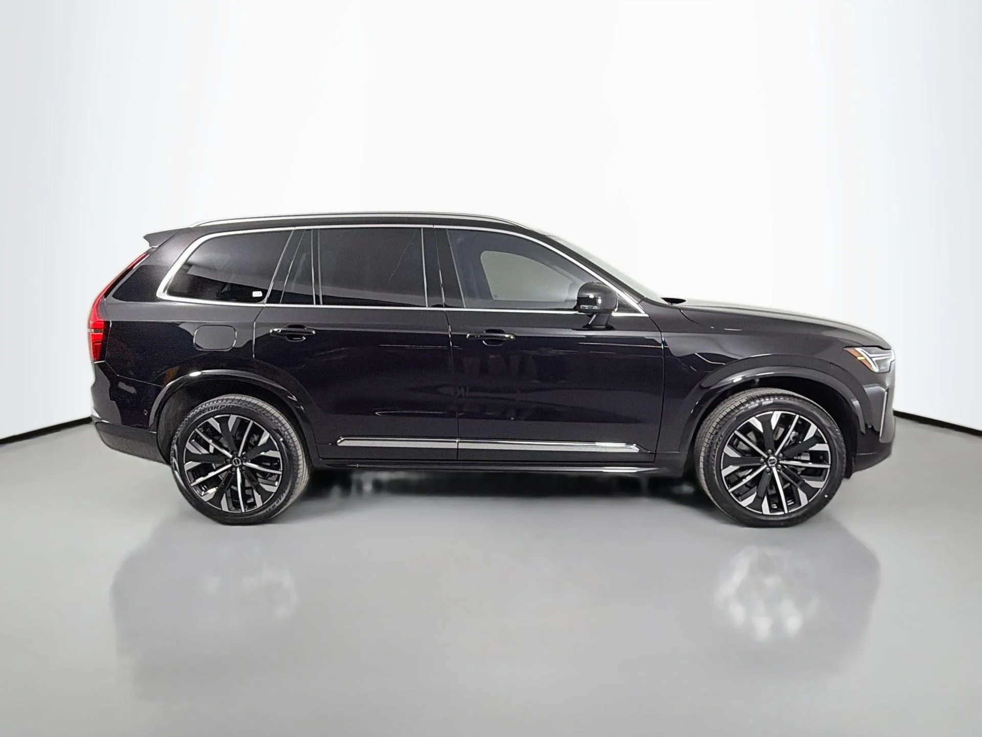 New 2026 Onyx Black Volvo Ultra image 4