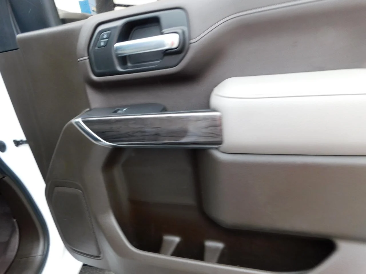 Used 2021 White Chevrolet 4WD CREW CAB 159 in LTZ image 22