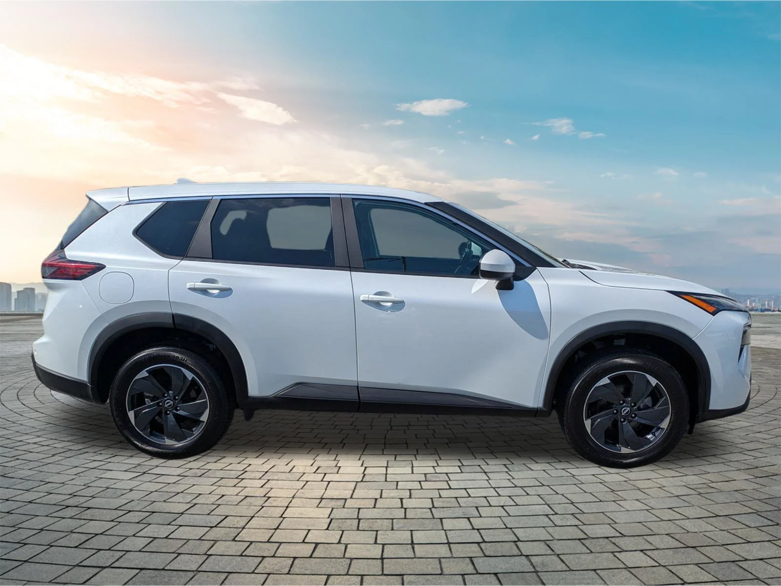 Used 2024 Everest White Pearl Nissan SV image 4