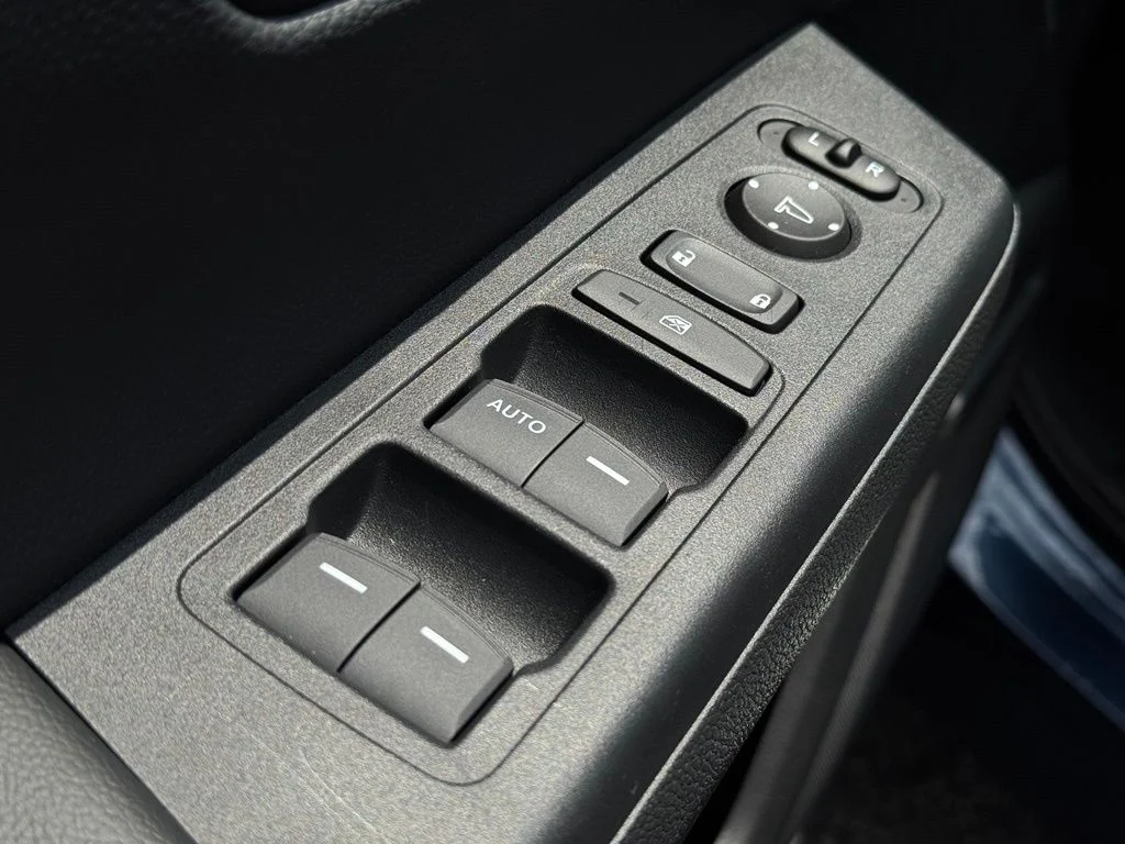 2025 Honda CR-V LX - Photo 14