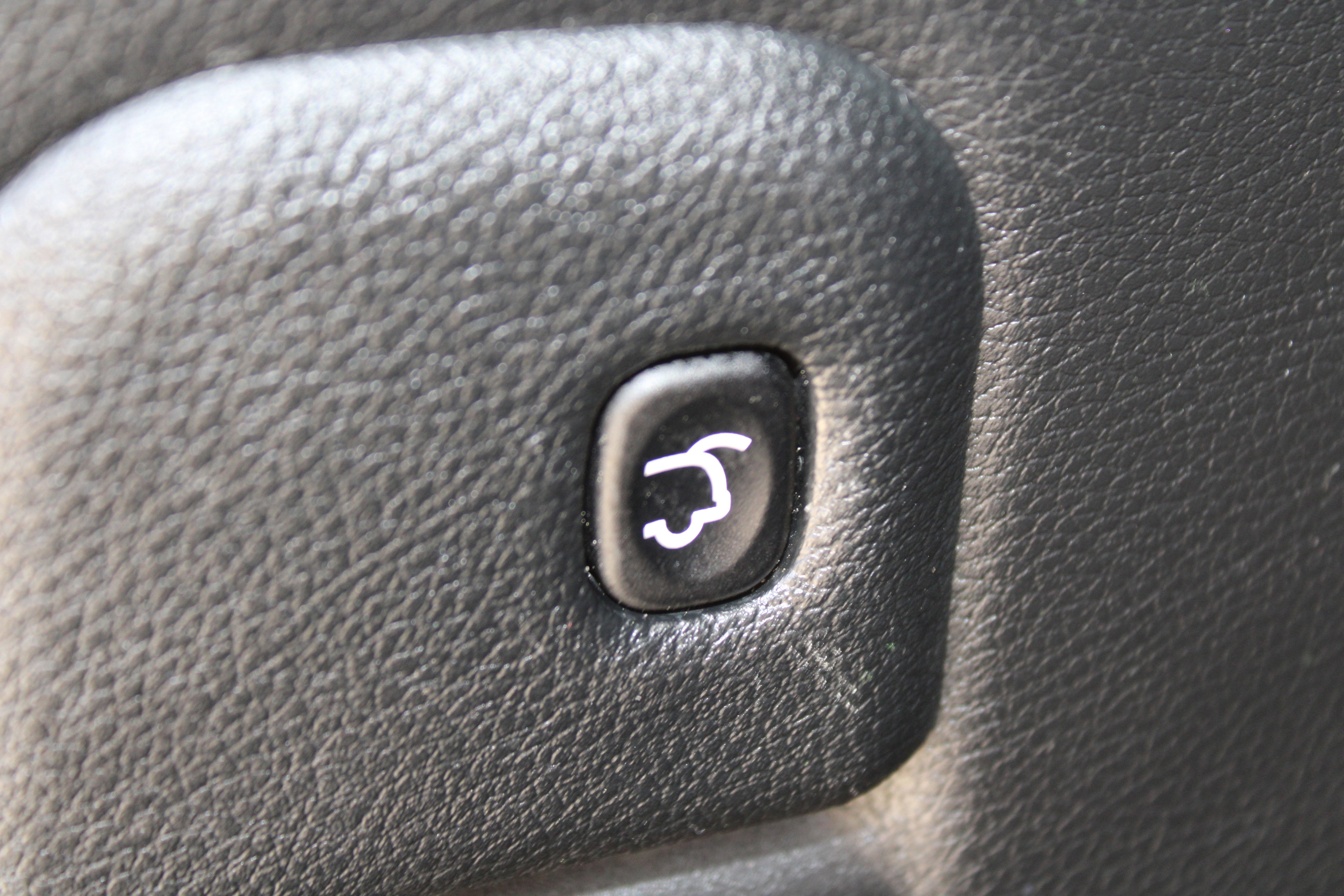 Used 2020 Diamond Black Crystal Pearlcoat Jeep Trailhawk image 16