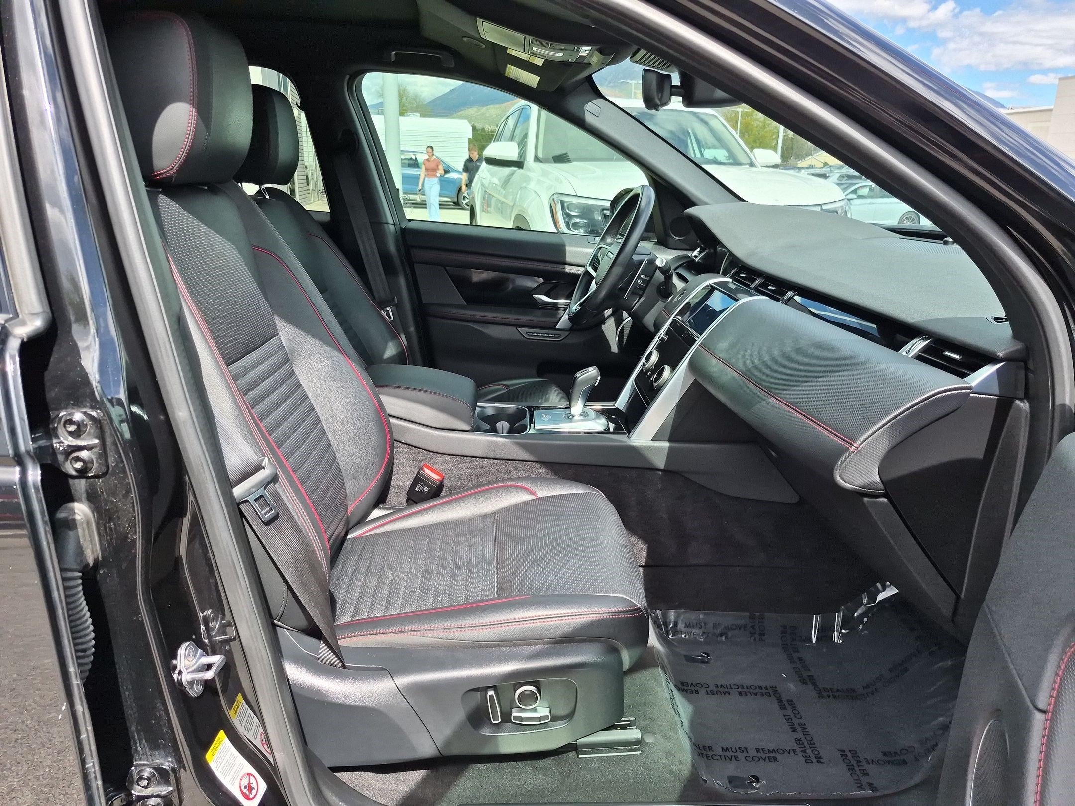 Used 2022 Santorini Black Metallic Land Rover S R-Dynamic image 33