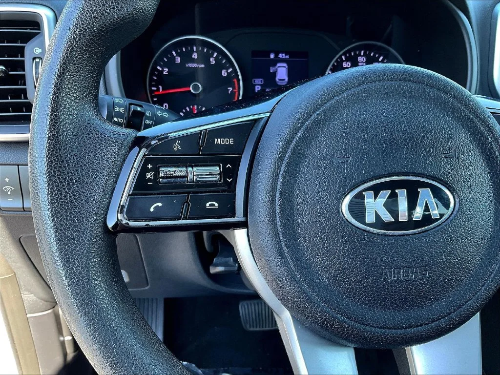Used 2020 Sparkling Silver Kia LX image 11