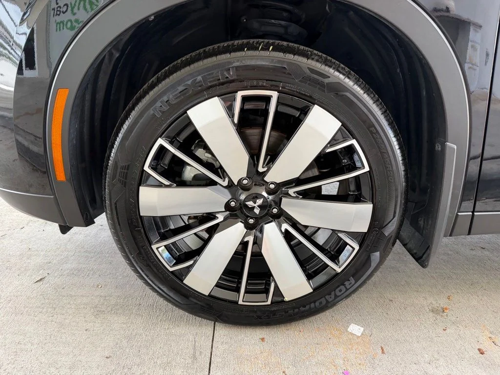 Used 2025 Black Mitsubishi SE image 14