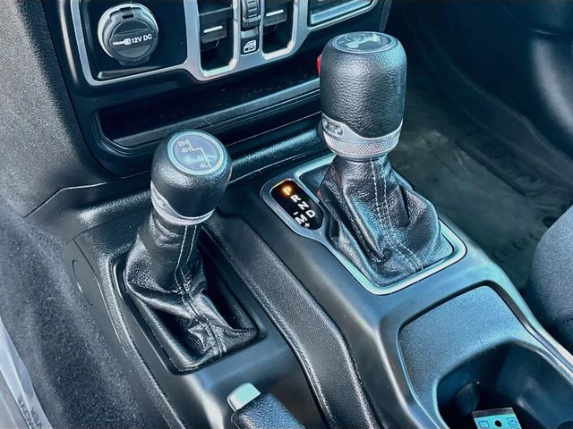 Certified Used 2025 Green Jeep Sport S image 17