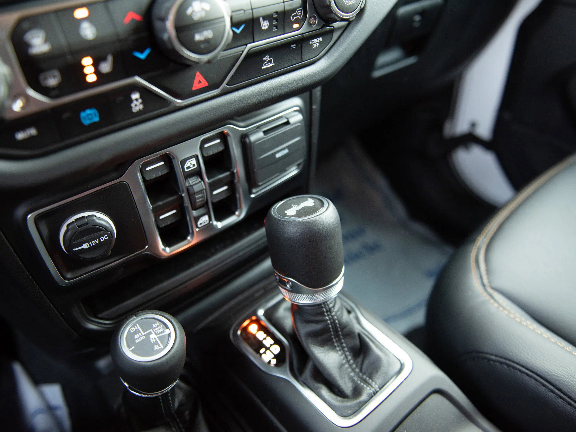 Used 2024 White Jeep Sahara* 4x4, Hybrid, Heated McKinley Leather, Dual Top Group image 19