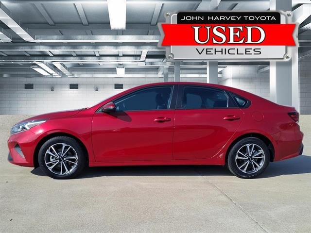 Used 2024 Currant Red Kia LXS image 2