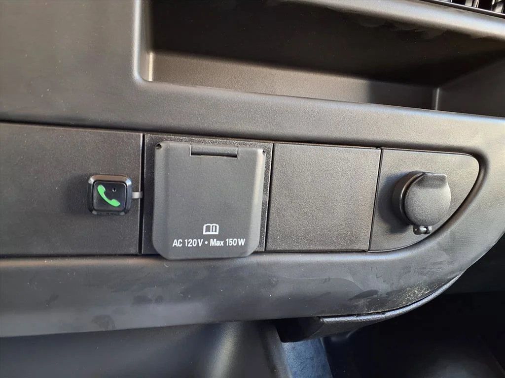 New 2025 Summit White GMC Work Van image 7