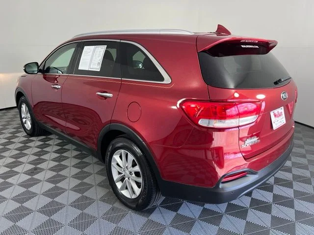 Used 2018 Red Kia LX image 4