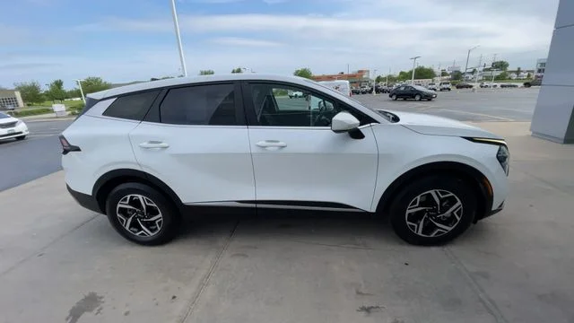 2025 Kia Sportage LX - Photo 3