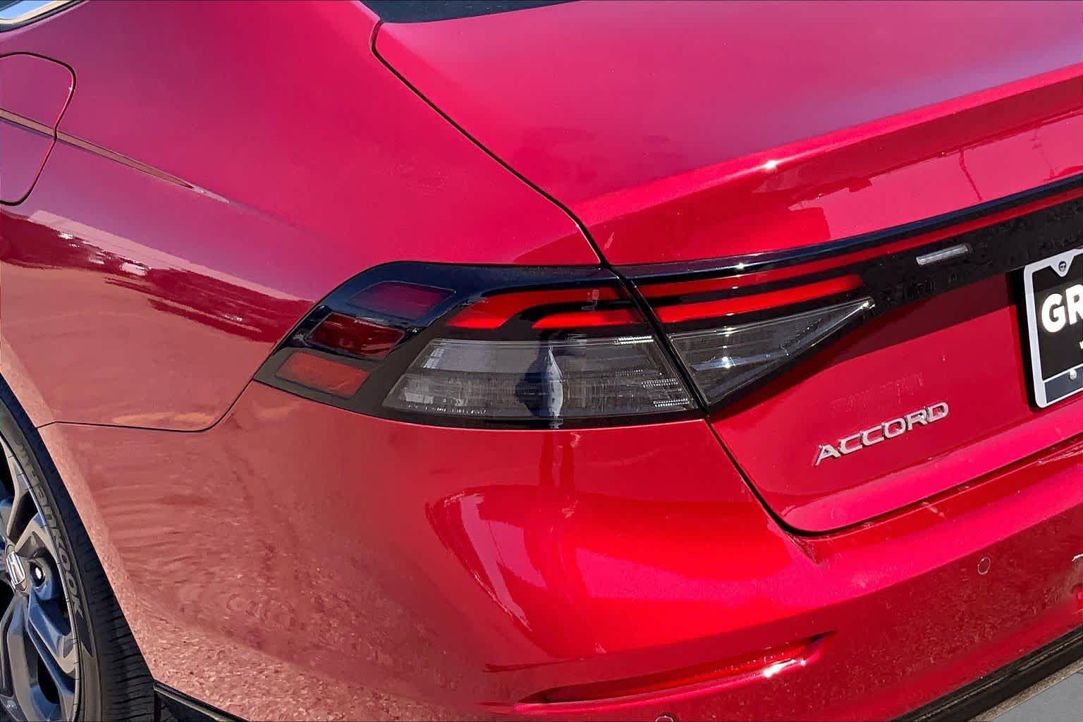 Used 2026 Radiant Red Metallic Honda EX-L image 29
