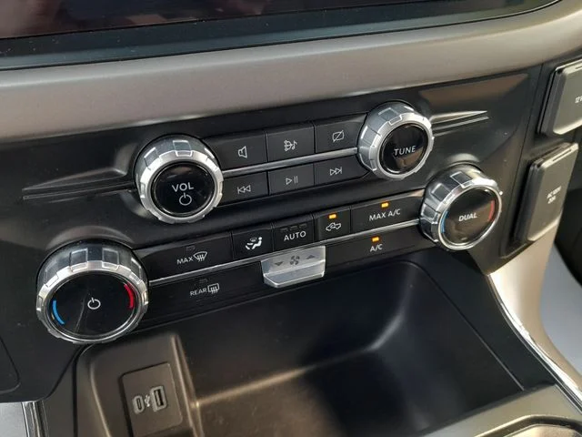 Used 2024 Oxford White Ford XLT image 24