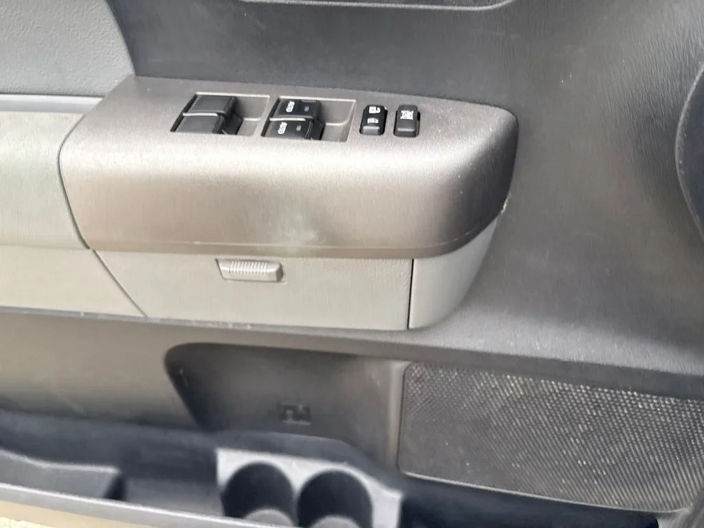 Used 2015 White Toyota SR5 image 23