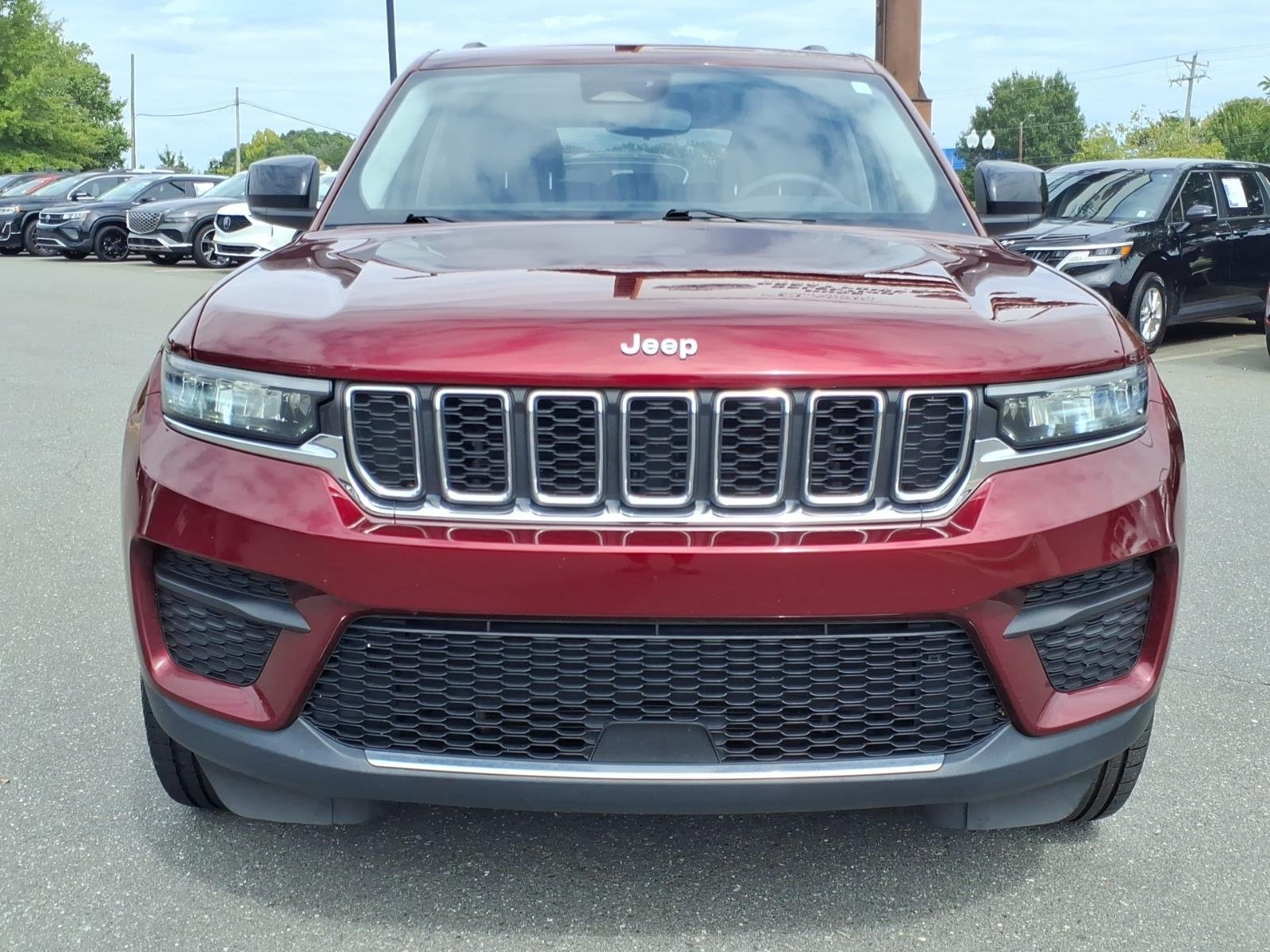 Used 2023 Velvet Red Pearlcoat Jeep Laredo image 13