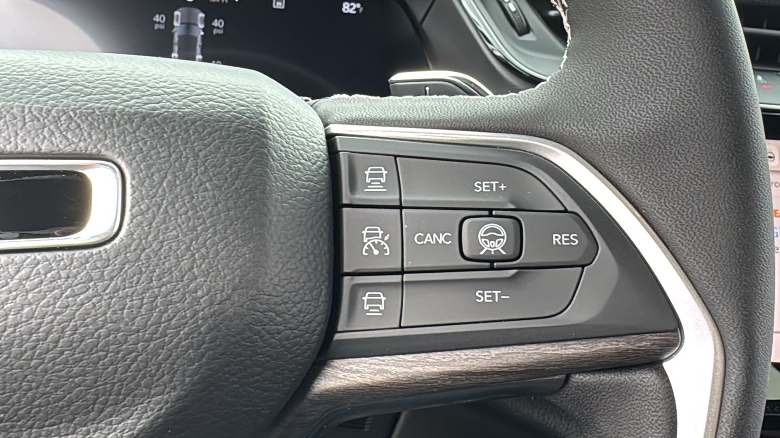 New 2026 Baltic Gray Metallic Clear-Coat Exterior Paint Jeep Altitude image 26