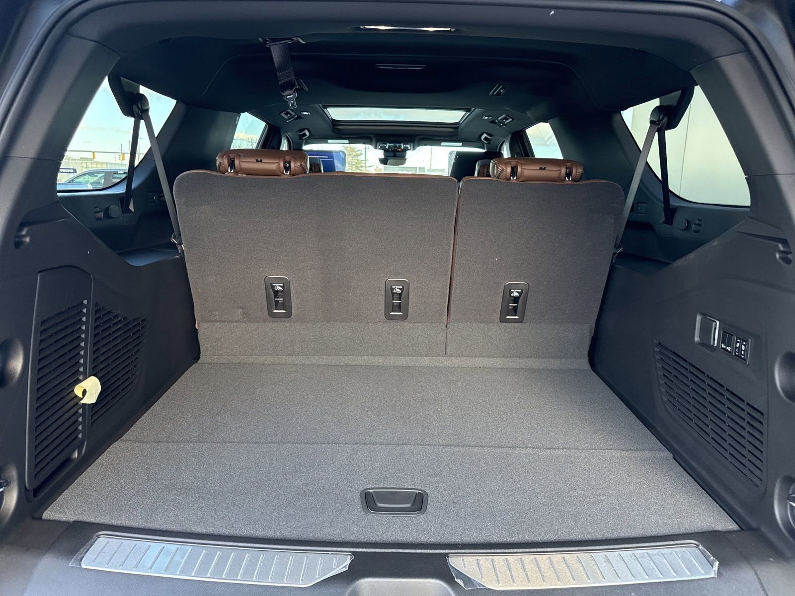 New 2026 Dark Ash Metallic Chevrolet High Country Deluxe with 24in Wheels - Panoramic Sunroof - Super Cruise - Technology & Entertainment image 11