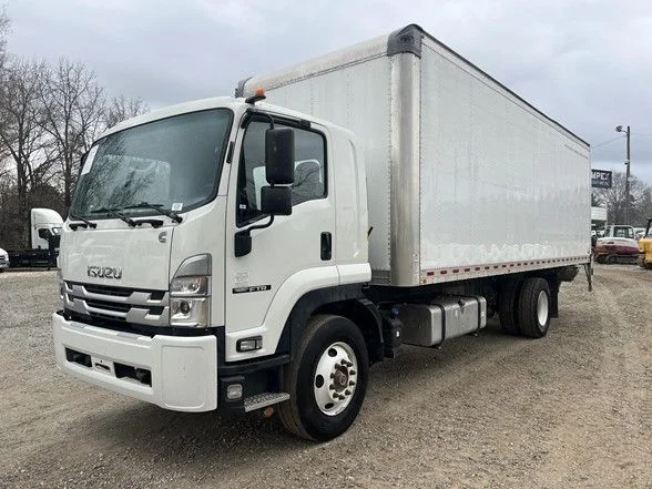 Used 2023 White Isuzu  image 4