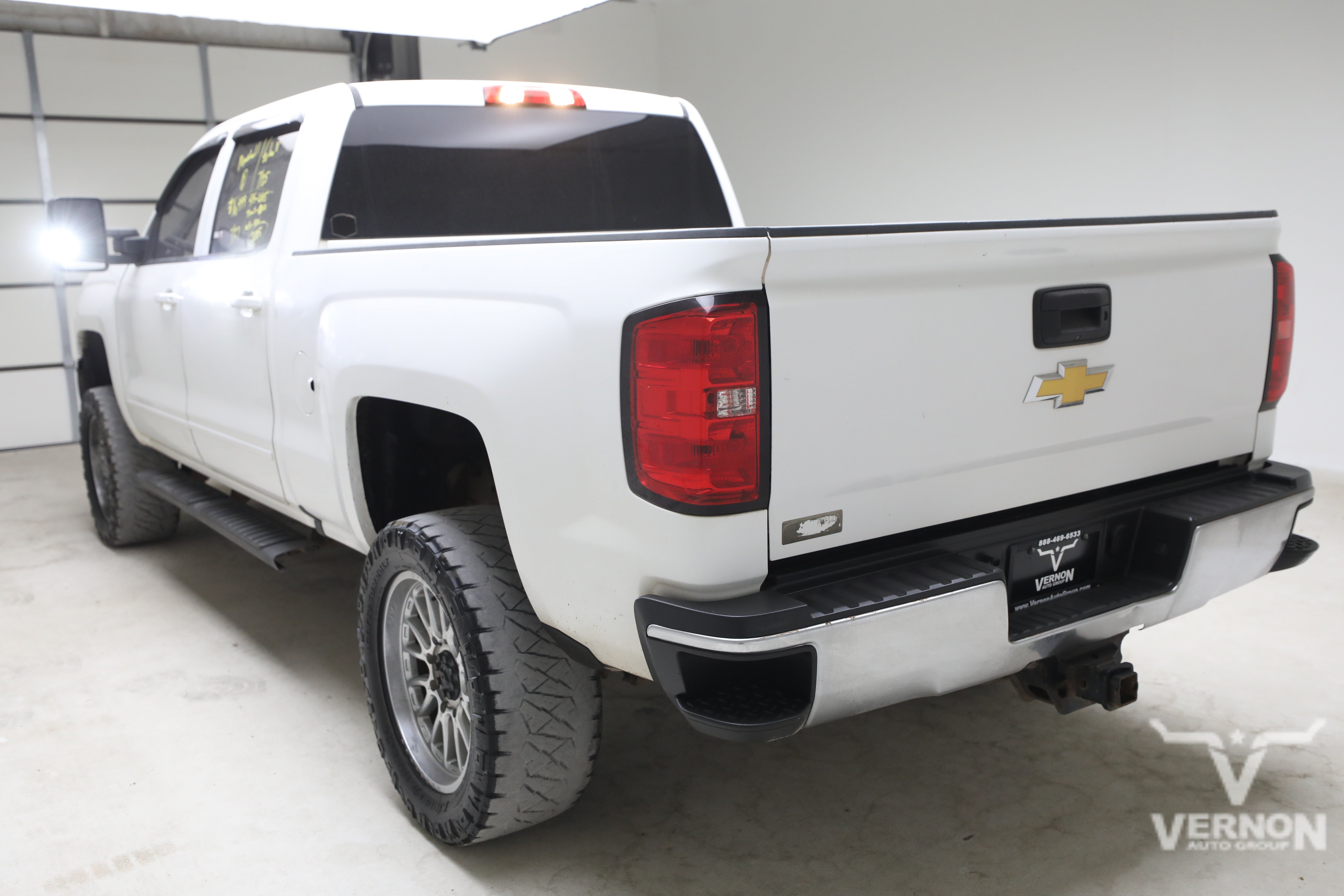 Used 2018 Summit White Chevrolet Y image 2