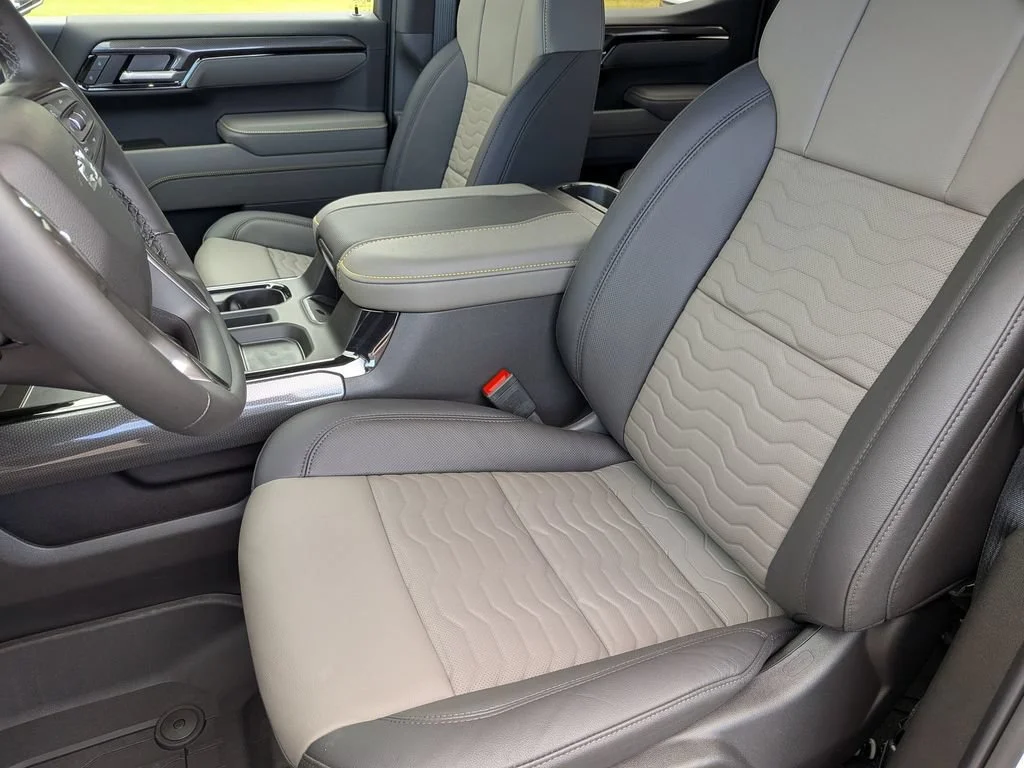 New 2026 Summit White Chevrolet ZR2 image 31