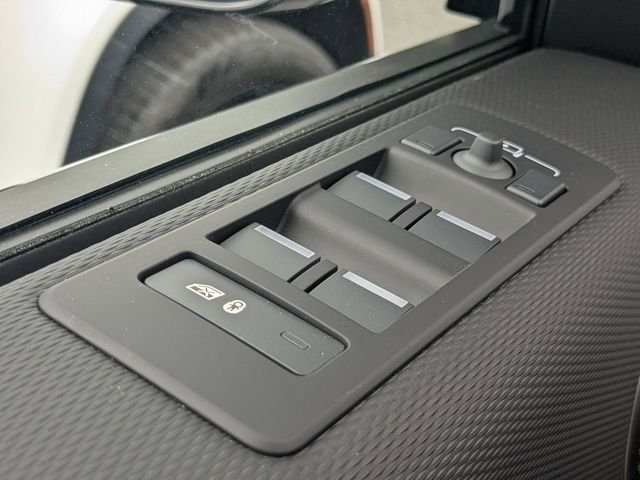 New 2026 Eiger Grey Land Rover Gemini Edition image 26