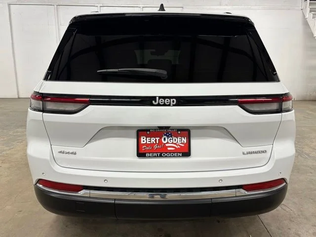 Used 2025 White Jeep Laredo X image 6