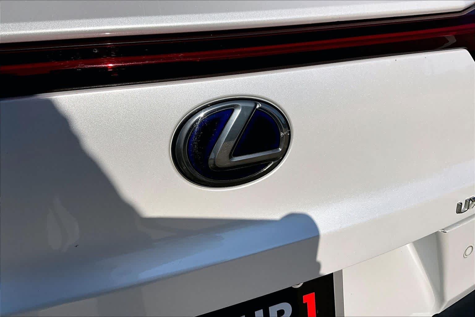 Used 2019 Eminent White Pearl Lexus Luxury image 31