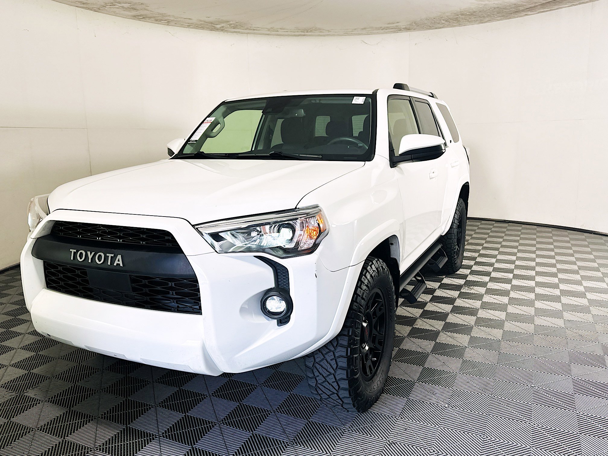 Used 2022 White Toyota SR5 image 7