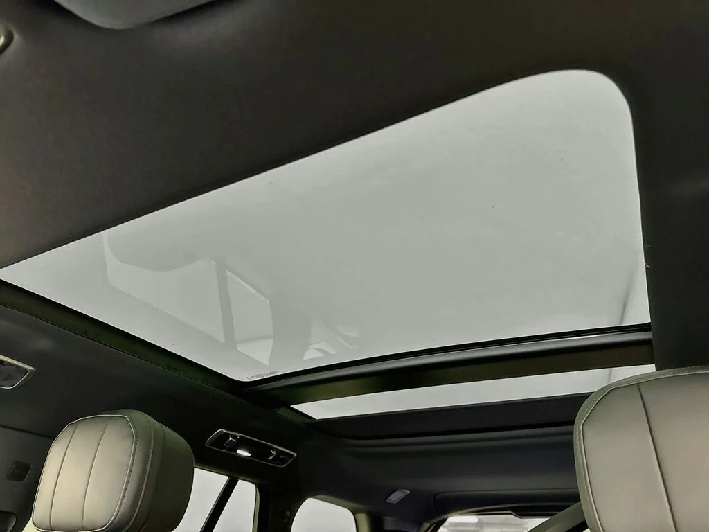 New 2027 Santorini Black Land Rover SE image 22