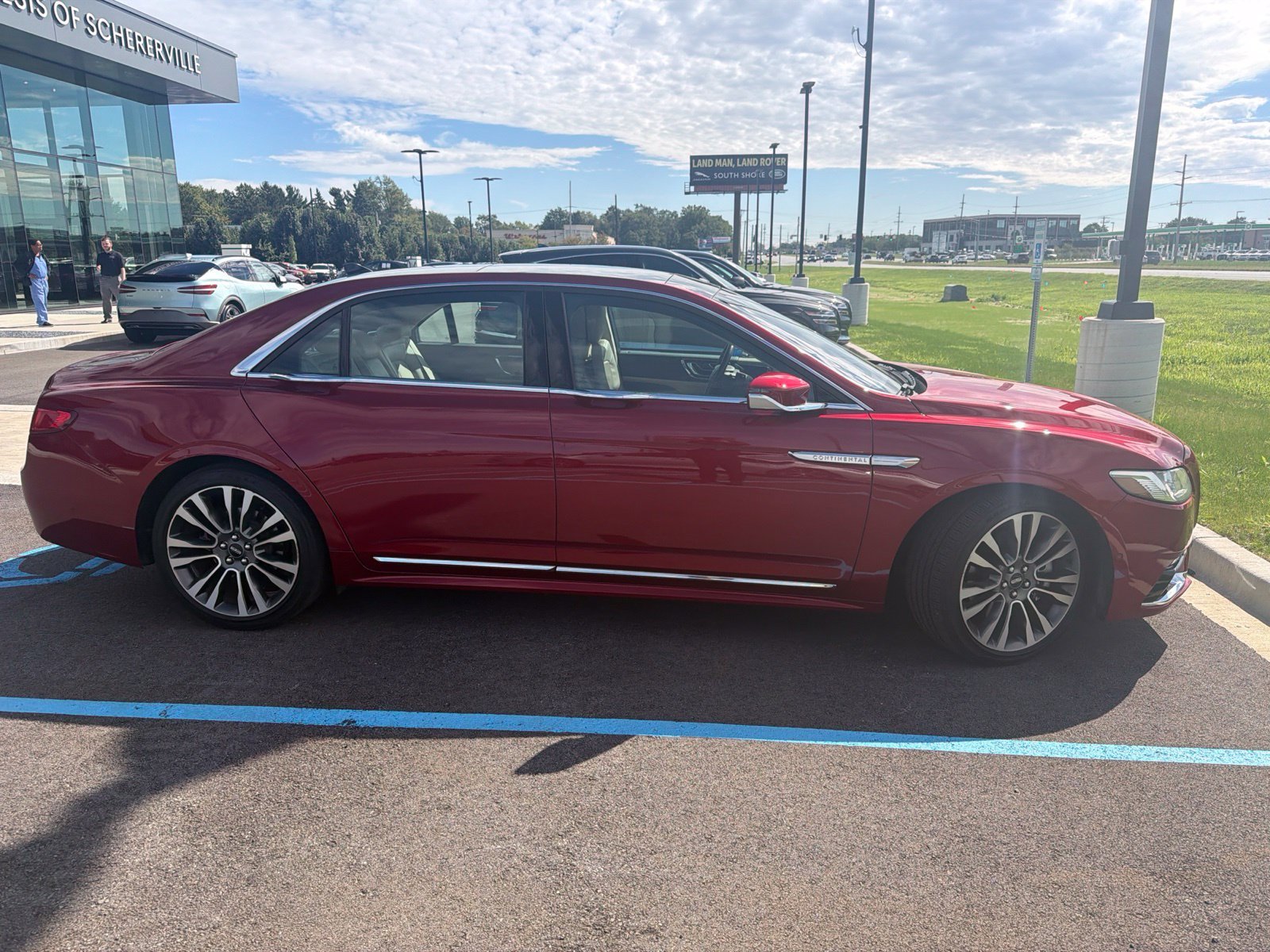 Used 2019 Red Lincoln Reserve image 4