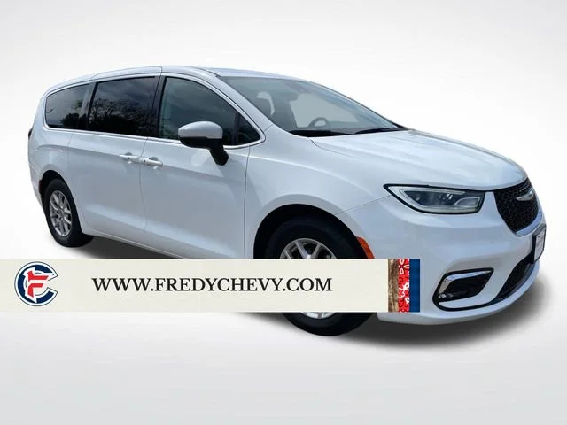 Used 2023 White Chrysler Touring L image 7