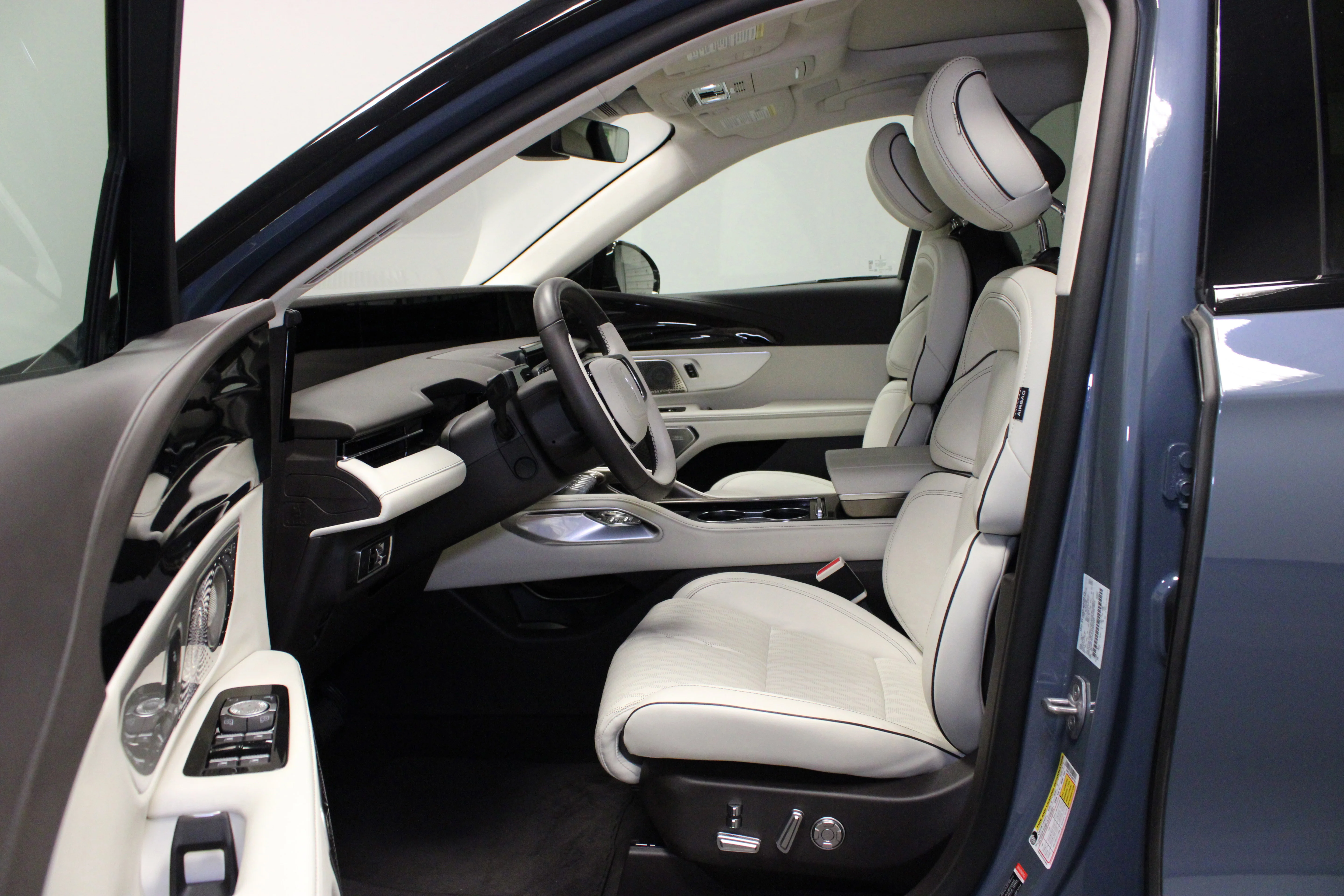 Used 2025 Blue Metallic Lincoln Black Label image 18
