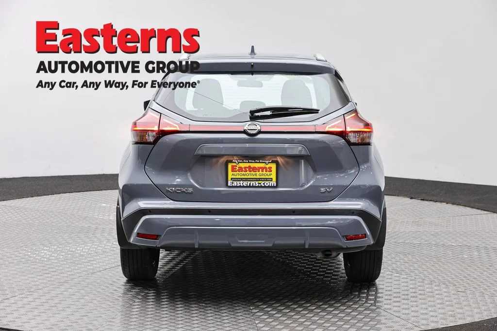 Used 2021 Gray Nissan SV image 6