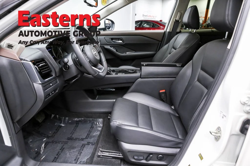 Used 2023 White Nissan SL image 14