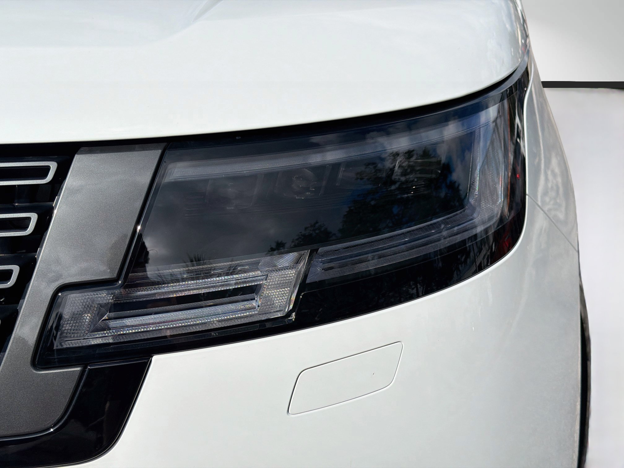 New 2026 Fuji White Land Rover SE image 9