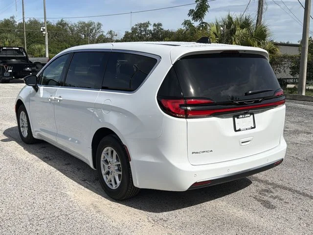 New 2027 Bright White Clear-Coat Exterior Paint Chrysler Select image 6