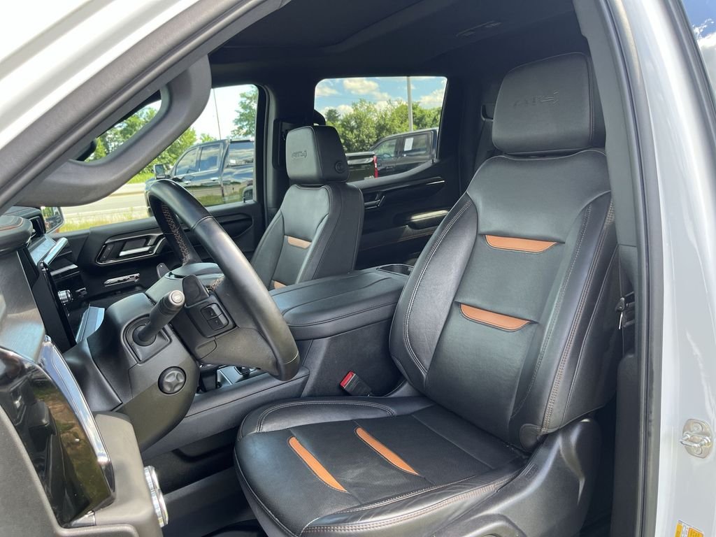 Used 2023 White GMC AT4 image 17