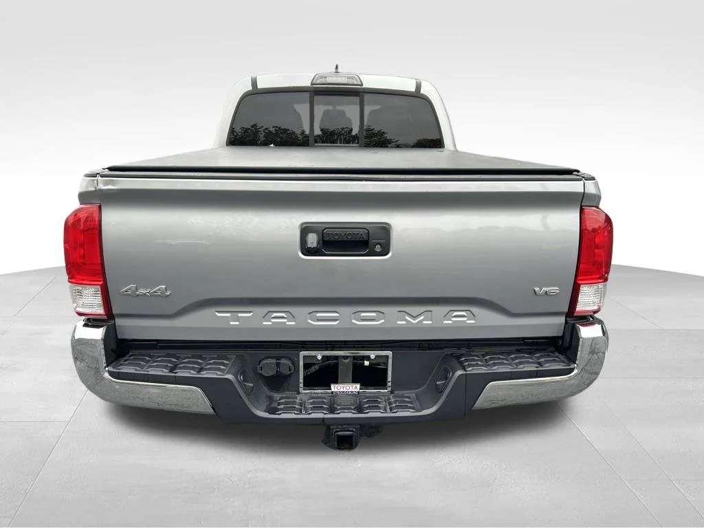 Used 2017 Silver Toyota SR5 image 4