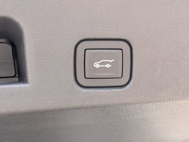 Used 2025 Silver GMC Elevation image 14