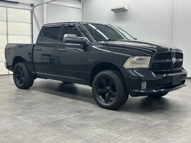 2016 RAM 1500 Express 4x4 Crew Cab 5'7" (Fleet)'s photo