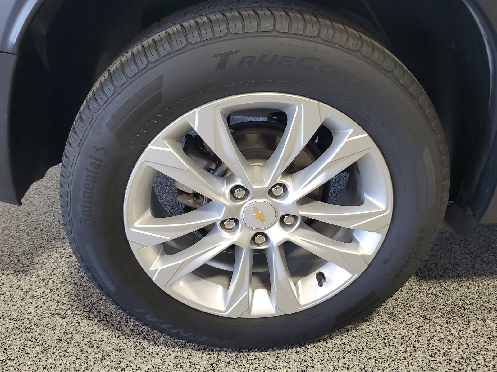 Used 2022 White Chevrolet LS image 5