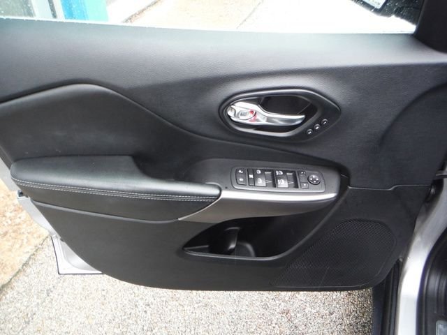 Used 2020 Silver Jeep Limited image 12