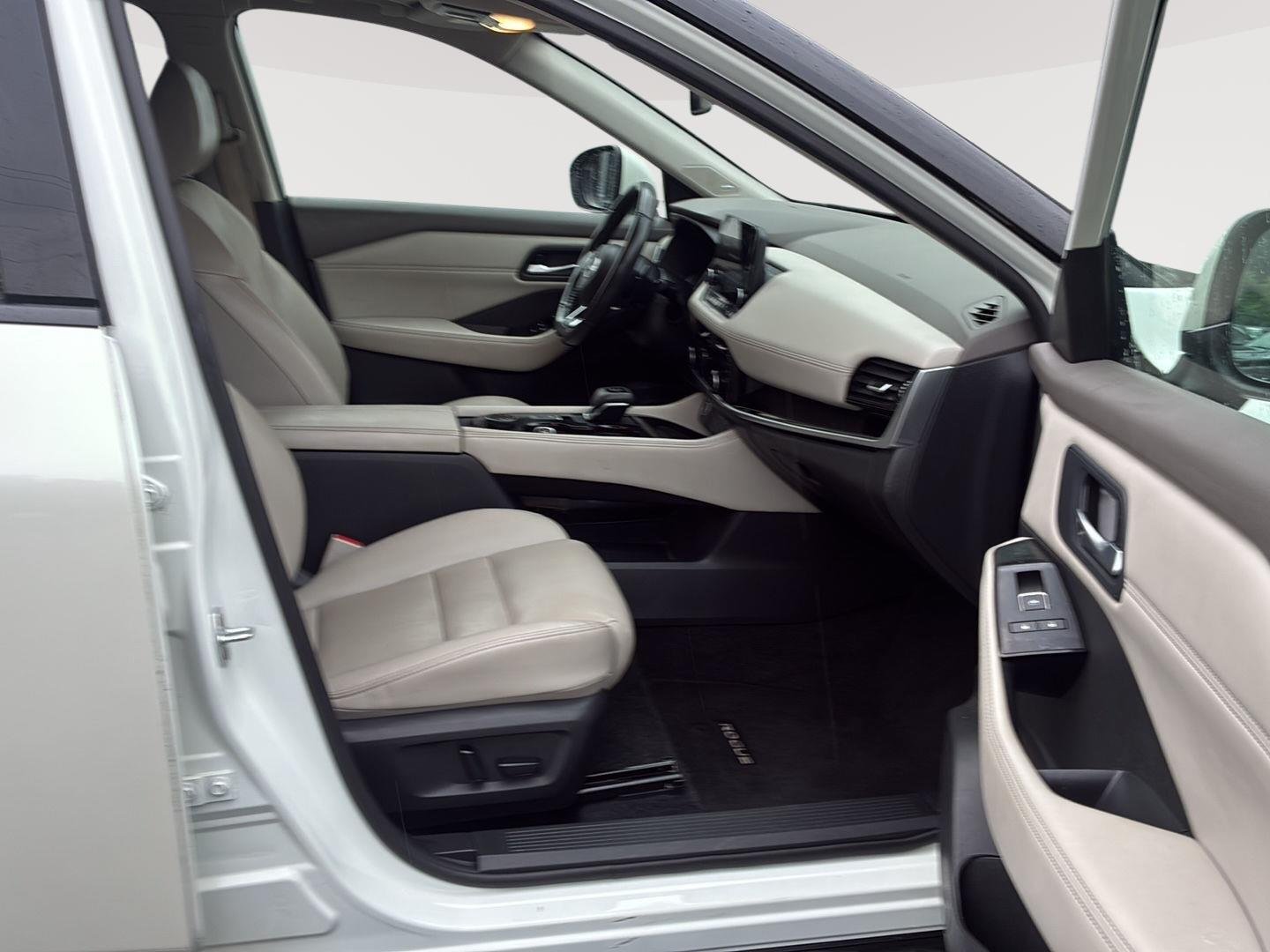 Used 2023 Pearl White TriCoat Nissan SL image 11