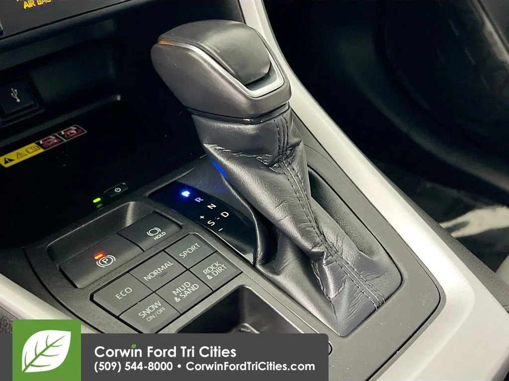 Used 2022 Gray Toyota XLE Premium image 10
